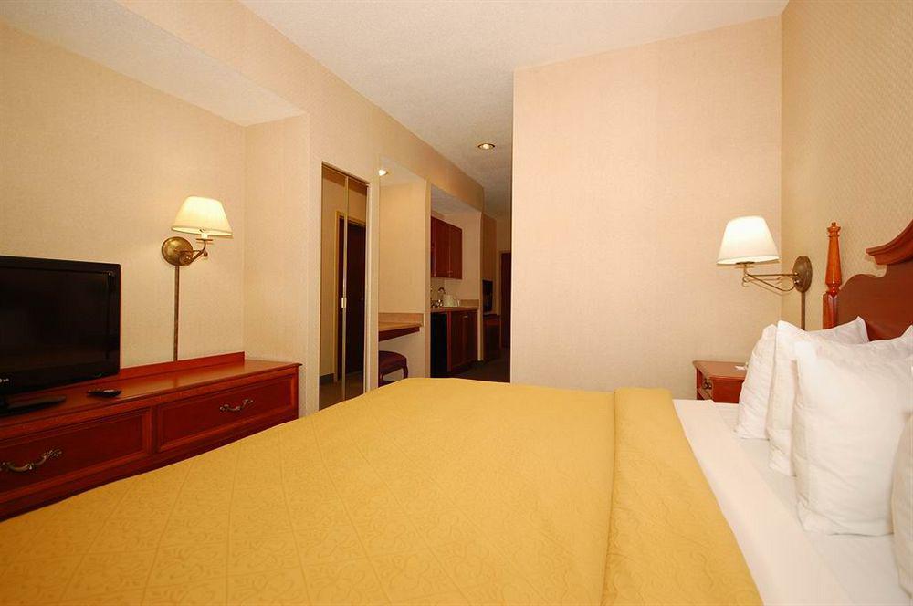 Quality Suites Pineville - Charlotte Extérieur photo